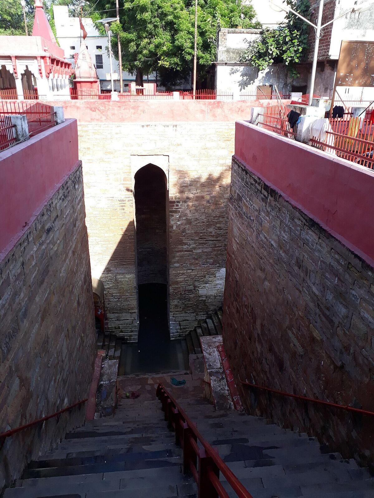 Lolark Kund