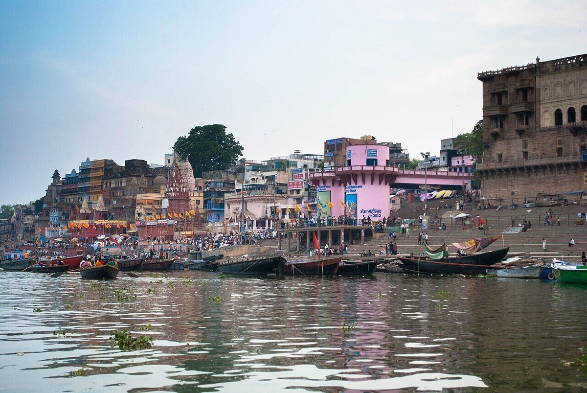 Man Mandir Ghat — historic view